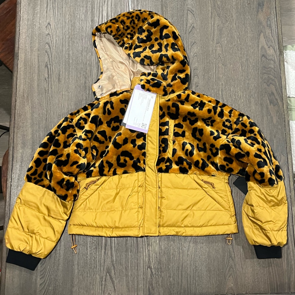 NWT Converse Lightweight Cropped Leopard Print Down Jacket - Size S